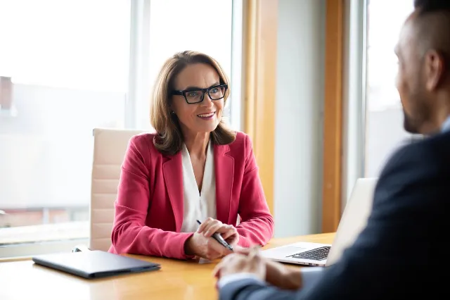 Non-resident mortgage broker in Australia discussing foreign investor home loan options Non-resident mortgage broker in Australia discussing foreign investor home loan options