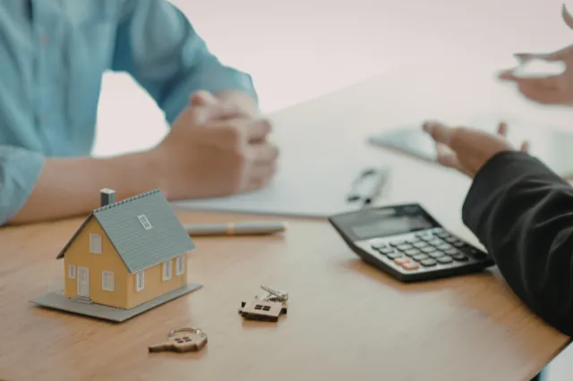 Mortgage broker for unusual employment loans discussing casual income home loan details Mortgage broker for unusual employment loans discussing casual income home loan details